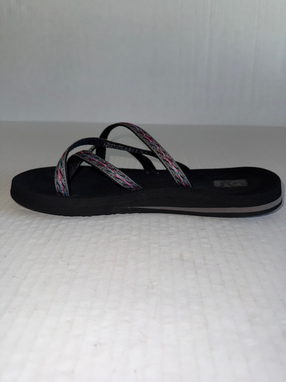 Teva Olowahu Flip Flop Sandals - Picture 5 of 11